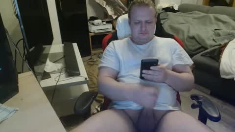 Snapshot of _kitsu_ chatting on 19, 11, 2025 _kitsu_ online show from 19, 11, 2025