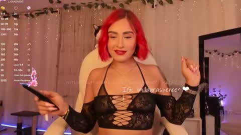 Snapshot of _lauraspencer_ chatting on 30, 9, 2025 Laura online show from 30, 9, 2025