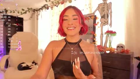 Snapshot of _lauraspencer_ chatting on 29, 10, 2025 Laura online show from 29, 10, 2025