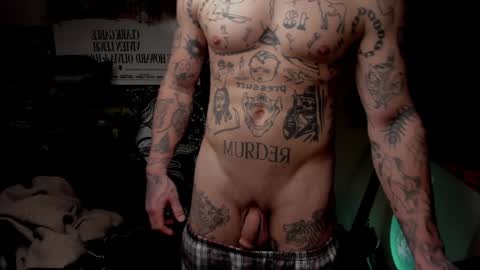 Snapshot of _layne chatting on 1, 2, 2025 Layne online show from 1, 2, 2025