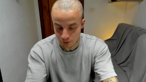 Snapshot of _layne chatting on 11, 5, 2026 Layne online show from 11, 5, 2026