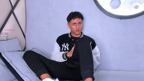 _leohot_ online show from 18, 9, 2025