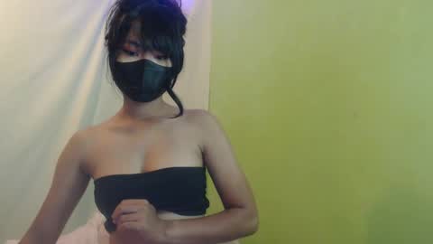 Snapshot of _lilies_gigi_ chatting on 12, 3, 2025 _lilies_gigi_ online show from 12, 3, 2025