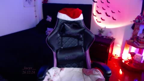 Queen.  Help me reach 100 thumbs up  online show from 26, 12, 2024