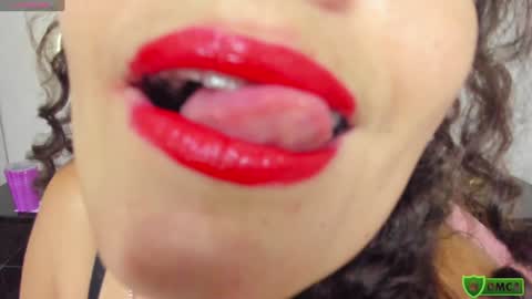 luna  sweet  online show from 8, 1, 2025