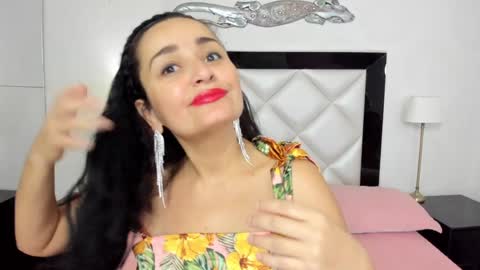  luna  sweet  online show from 16, 1, 2025