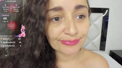  luna  sweet  online show from 24, 1, 2025