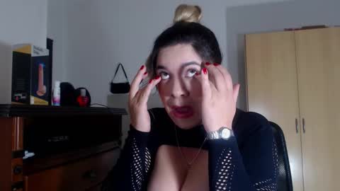 _lunagold_ online show from 4, 2, 2026