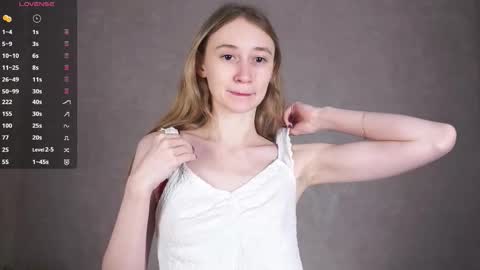  Gwen  online show from 15, 9, 2025