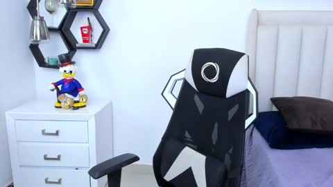 _matthew_santos_ online show from 3, 2, 2025