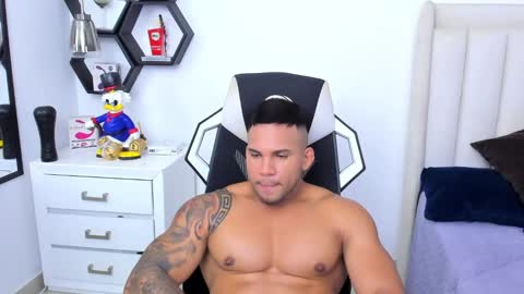 _matthew_santos_ online show from 8, 2, 2025