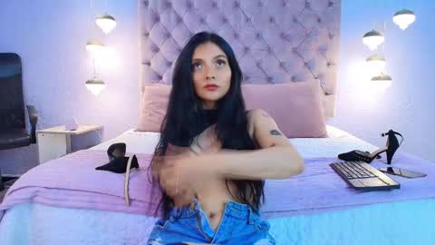 Mia online show from 10, 10, 2025