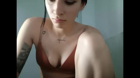 Mia-foster online show from 20, 2, 2025