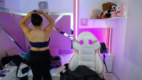  Mia  online show from 1, 10, 2025