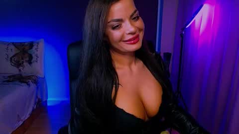 Snapshot of _milani_ chatting on 19, 12, 2025 Milani online show from 19, 12, 2025