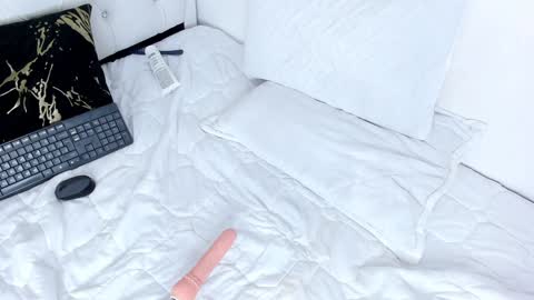 Mishelle online show from 11, 12, 2024