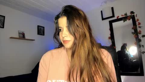 Snapshot of _monserat_ chatting on 2, 12, 2024 liaaa 4u online show from 2, 12, 2024
