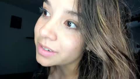 Snapshot of _monserat_ chatting on 4, 12, 2024 liaaa 4u online show from 4, 12, 2024