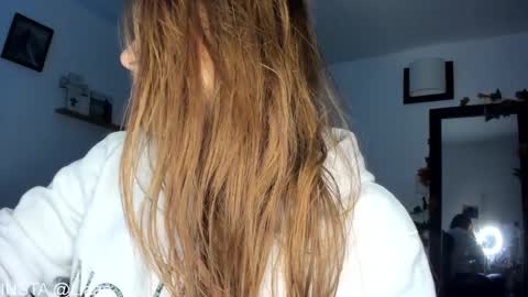 Snapshot of _monserat_ chatting on 25, 12, 2024 liaaa 4u online show from 25, 12, 2024