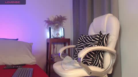 Snapshot of _naia_ross1 chatting on 26, 4, 2026 Naia Ross online show from 26, 4, 2026