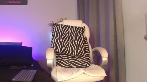 Snapshot of _naia_ross1 chatting on 19, 5, 2026 Naia Ross online show from 19, 5, 2026