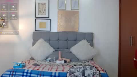 Snapshot of _naomi_s chatting on 29, 10, 2025 _naomi_s online show from 29, 10, 2025