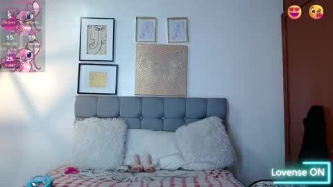 Snapshot of _naomi_s chatting on 23, 11, 2025 _naomi_s online show from 23, 11, 2025