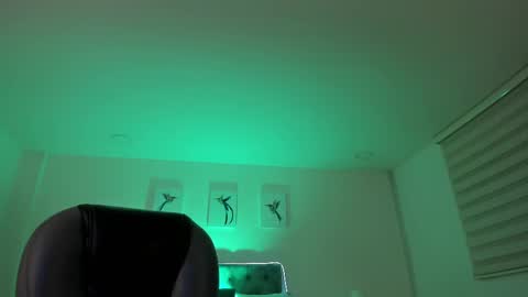 Snapshot of _natalie18_ chatting on 1, 10, 2025 Natalie online show from 1, 10, 2025