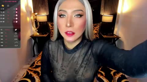 _natashacooper_ online show from 22, 5, 2026