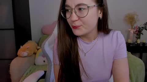 Mia with a big heart  online show from 26, 2, 2025