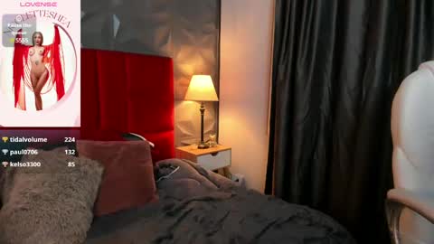 _nicoletteshea_ online show from 8, 1, 2025