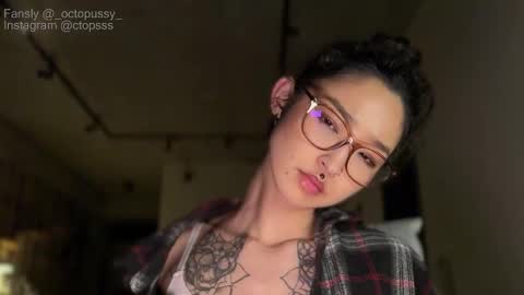 Snapshot of _octopussy_ chatting on 31, 3, 2026 Mikayla online show from 31, 3, 2026