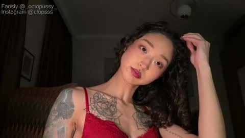 Snapshot of _octopussy_ chatting on 19, 4, 2026 Mikayla online show from 19, 4, 2026