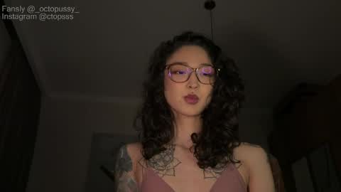Snapshot of _octopussy_ chatting on 20, 4, 2026 Mikayla online show from 20, 4, 2026