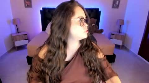 Snapshot of _oliviajoness chatting on 10, 7, 2026 Olivia jones online show from 10, 7, 2026