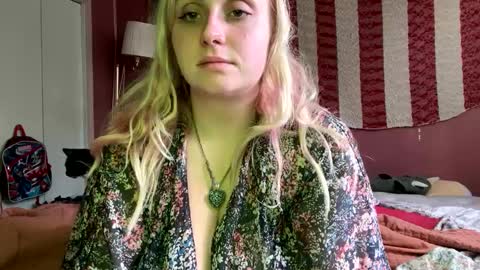 Snapshot of _peaceoutgirlscout_ chatting on 9, 10, 2025 _peaceoutgirlscout_ online show from 9, 10, 2025