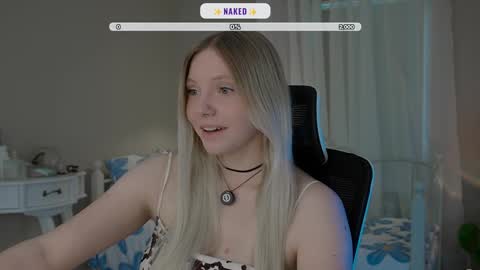 Snapshot of _penisflytrap_ chatting on 11, 11, 2025 Viktoria online show from 11, 11, 2025