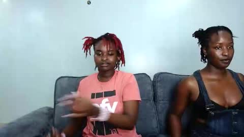 Snapshot of _prettyred chatting on 12, 10, 2025 _prettyred online show from 12, 10, 2025