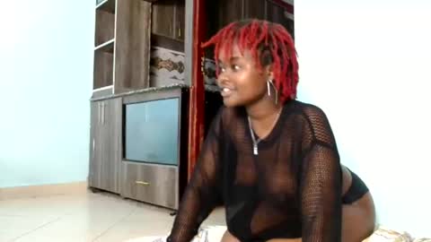 Snapshot of _prettyred chatting on 4, 11, 2025 _prettyred online show from 4, 11, 2025