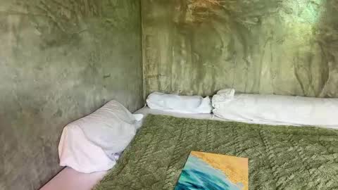  HADLY today day-off see u online 0112  online show from 19, 10, 2025