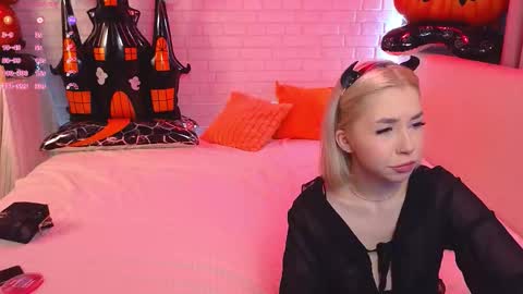 Snapshot of _ramune_ chatting on 28, 10, 2025 Merlizz Eva Jane Mila Nicole  left to right  online show from 28, 10, 2025