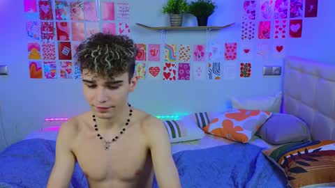 Snapshot of _reverse_gang_ chatting on 4, 2, 2025 LISSAPVT IS OPEN online show from 4, 2, 2025
