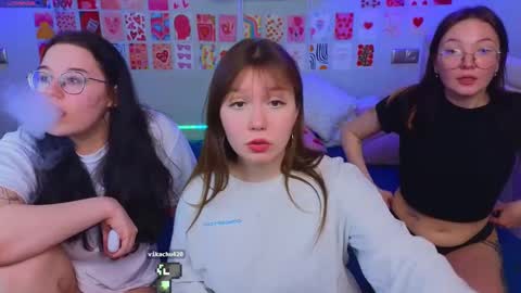 Snapshot of _reverse_gang_ chatting on 1, 3, 2025 LISSAPVT IS OPEN online show from 1, 3, 2025