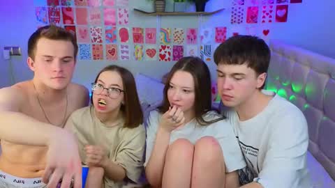 Snapshot of _reverse_gang_ chatting on 4, 3, 2025 LISSAPVT IS OPEN online show from 4, 3, 2025