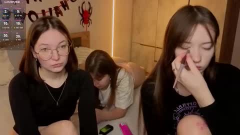 Snapshot of _reverse_gang_ chatting on 30, 10, 2025 LISSAPVT IS OPEN online show from 30, 10, 2025