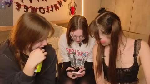 Snapshot of _reverse_gang_ chatting on 31, 10, 2025 LISSAPVT IS OPEN online show from 31, 10, 2025