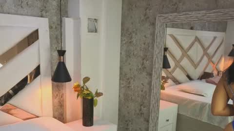 Snapshot of _saara_evans_ chatting on 15, 10, 2025 Sara online show from 15, 10, 2025