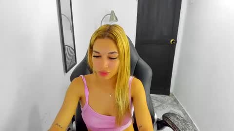 Snapshot of _scarlet_0 chatting on 25, 6, 2026 Valerie online show from 25, 6, 2026
