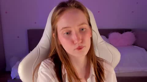 Snapshot of _secretelly_ chatting on 19, 11, 2025 _secretelly_ online show from 19, 11, 2025