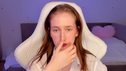 Snapshot of _secretelly_ chatting on 23, 11, 2025 _secretelly_ online show from 23, 11, 2025